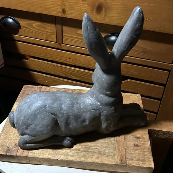 Pottery Barn Essex Handcrafted Laying 🐰 Bunny Sculpture BNIB - Picture 3 of 9